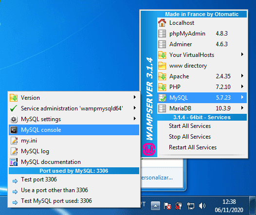 A imagem mostra o menu WAMPSERVER 3.1.4, com destaque para a opção MySQL 5.7.23 que dáe acesso ao item MySQL console.